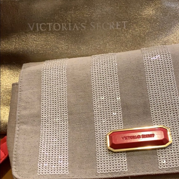 2 Victoria Secret Bags - Picture 2 of 7
